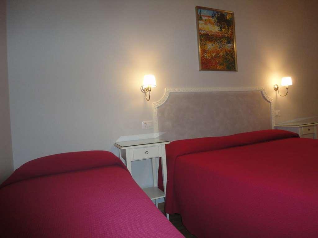 Hotel Delle Camelie Florence Room photo